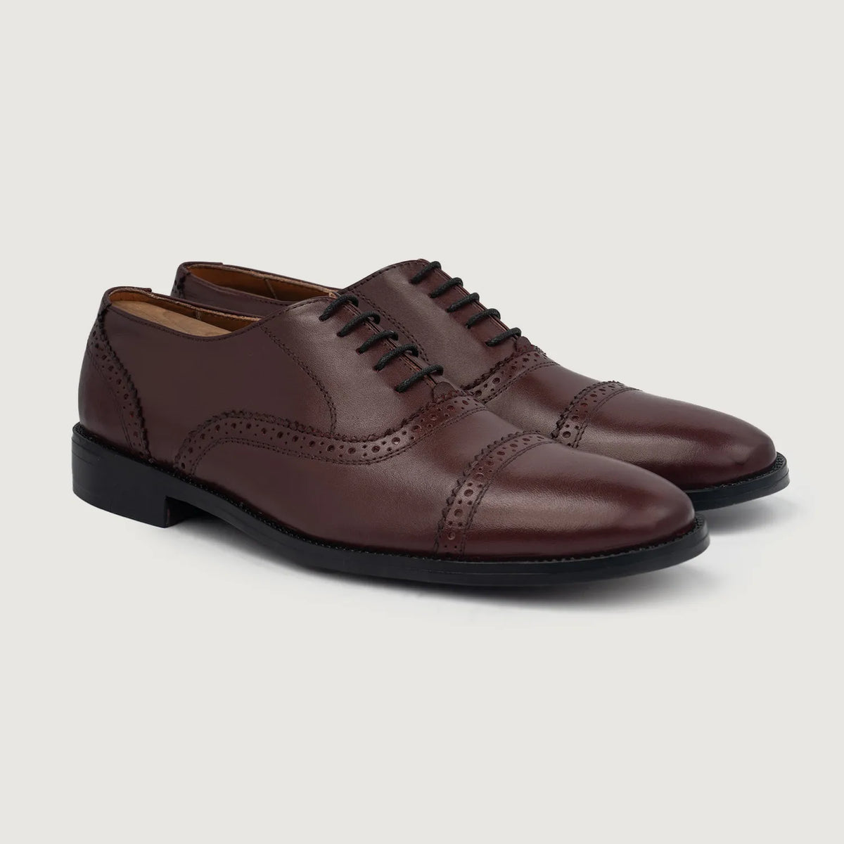 Greyson Brogues Oxford Бордовый Кожаная обувь для Мужчин For Men in Maroon Full-Grain Leather - Вид сбоку | Купить в официальном онлайн-магазине