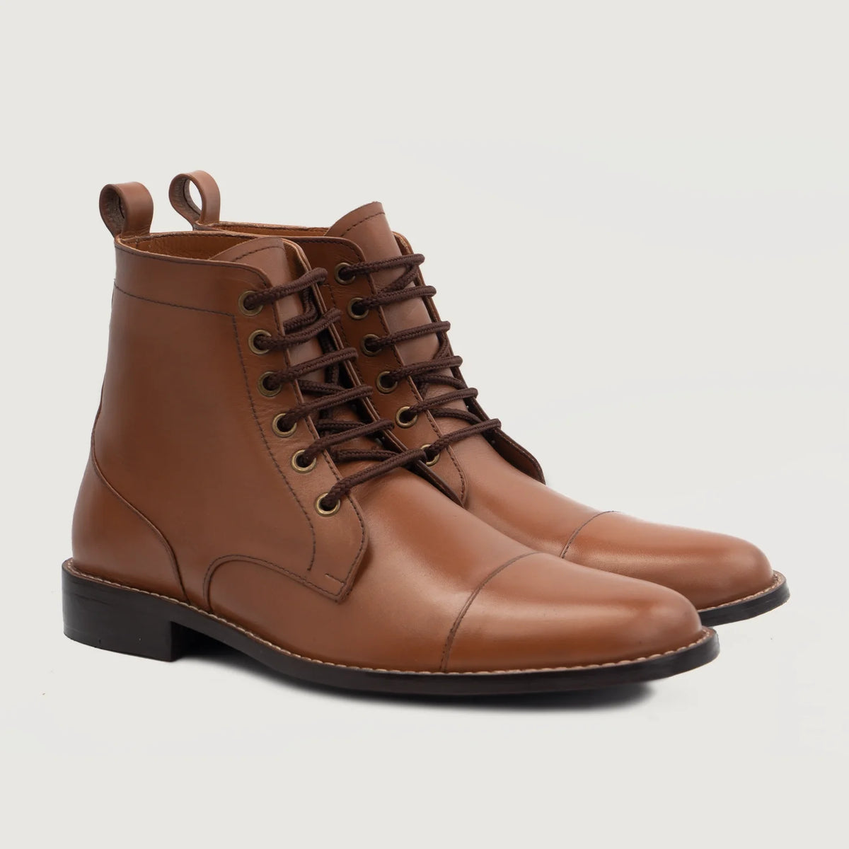 Knight Derby Рыжий Кожаные ботинки для Мужчин For Men in Tan Full-Grain Leather - Вид сбоку | Купить в официальном онлайн-магазине