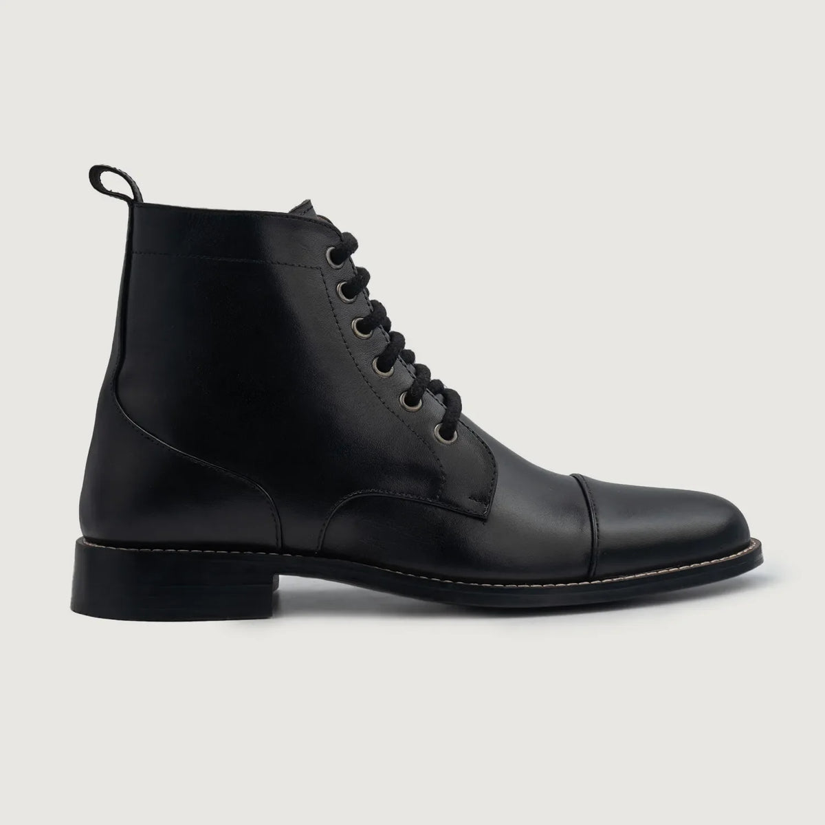 Black Full-Grain leather Boots - Рантовая конструкция Goodyear Welt и носок обуви
