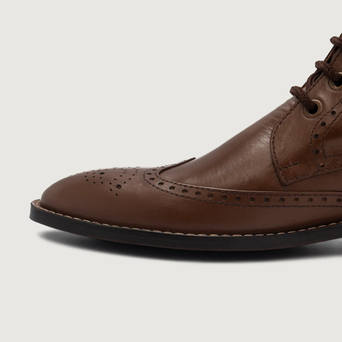 Крупный план деталей of Classic Collar & Heavy-Duty Zipper Hardware on Duster Brogues Derby Коричневый Кожаные ботинки для Мужчин