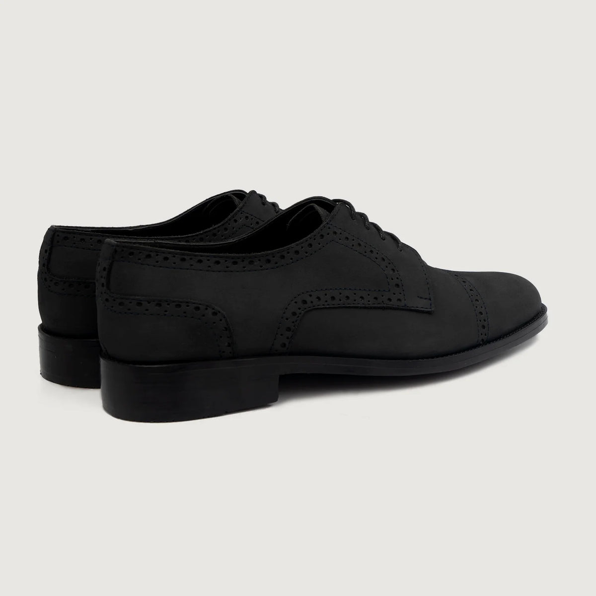 High-Traction Rubber Outsole & Lug Tread Pattern on Dirk Brogues Derby Черный Nubuck Кожаная обувь для Мужчин For Men