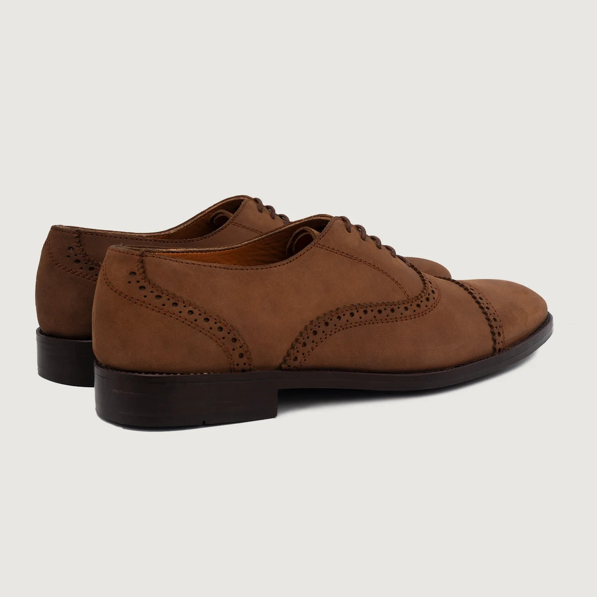High-Traction Rubber Outsole & Lug Tread Pattern on Greyson Brogues Oxford Oil Pull-up Коричневый Кожаная обувь для Мужчин