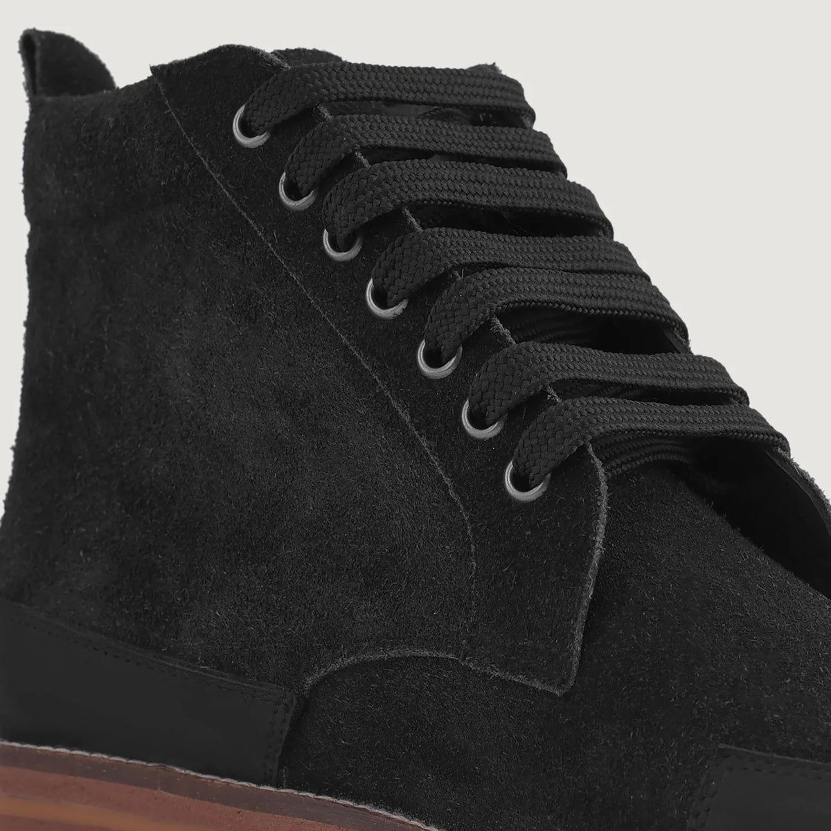 High-Traction Rubber Outsole & Lug Tread Pattern on Carnell Кожаные ботинки для Мужчин