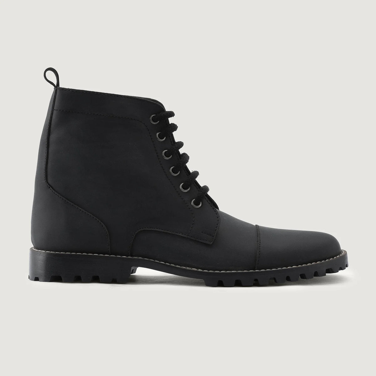 Matte Black Full-Grain leather Boots - Рантовая конструкция Goodyear Welt и носок обуви