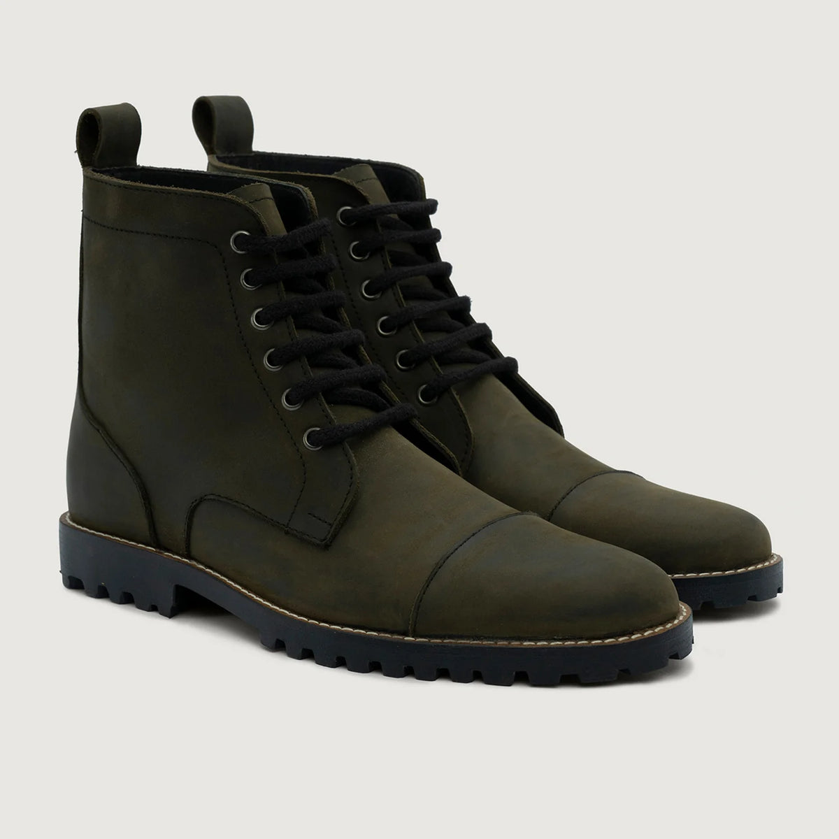 Knight Derby Olive Оливковый Pullup Кожаные ботинки - TerraGrip для Мужчин in Olive Green Full-Grain Leather - Вид сбоку | Купить в официальном онлайн-магазине