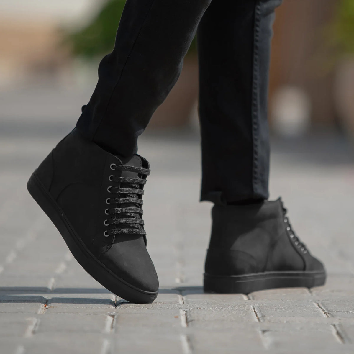 Black Full-Grain leather Sneakers - Рантовая конструкция Goodyear Welt и носок обуви