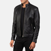 
Black Sheepskin Leather Biker Jacket - Вид сзади, подчеркивающий посадку по плечам и ровный край