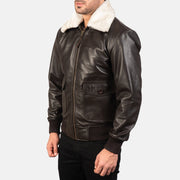 
Brown Sheepskin Leather Bomber Jacket - Вид сзади, подчеркивающий посадку по плечам и ровный край