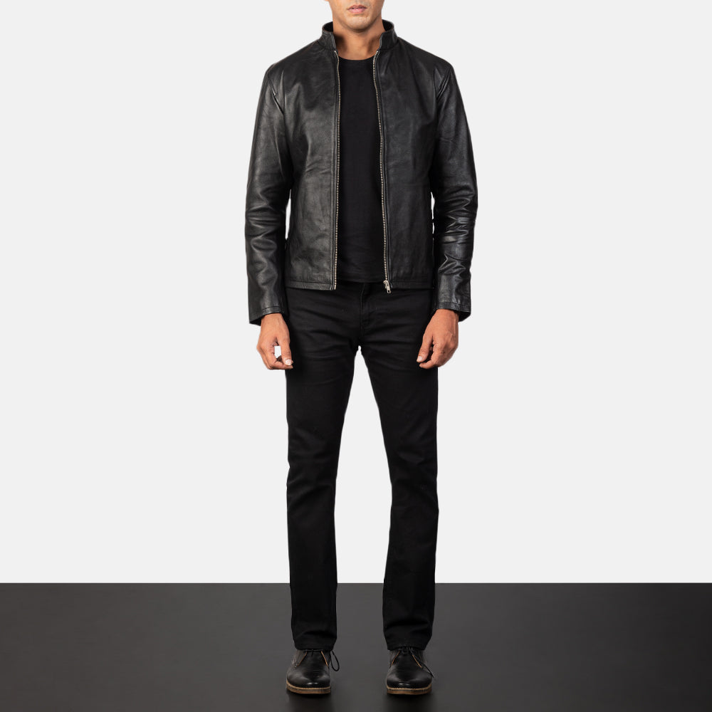 Крупный план деталей of Band &amp; Zipper Hardware on Alex Black Leather Biker Jacket