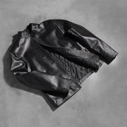 Образ на фигуре: Alex Black Leather Biker Jacket на модели при естественном дневном свете
