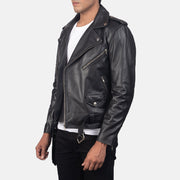 
Black Cowhide Leather Biker Jacket - Вид сзади, подчеркивающий посадку по плечам и ровный край