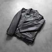 
Как выглядит на человеке:  Allaric Alley Black Leather Biker Jacket на модели — естественные складки при дневном свете