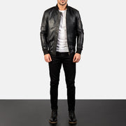 
Bomia Ma-1 Black Leather Bomber Jacket - Вид сбоку, демонстрирующий эргономичный крой рукава