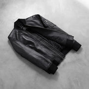 
Как выглядит на человеке:  Bomia Ma-1 Black Leather Bomber Jacket на модели — естественные складки при дневном свете