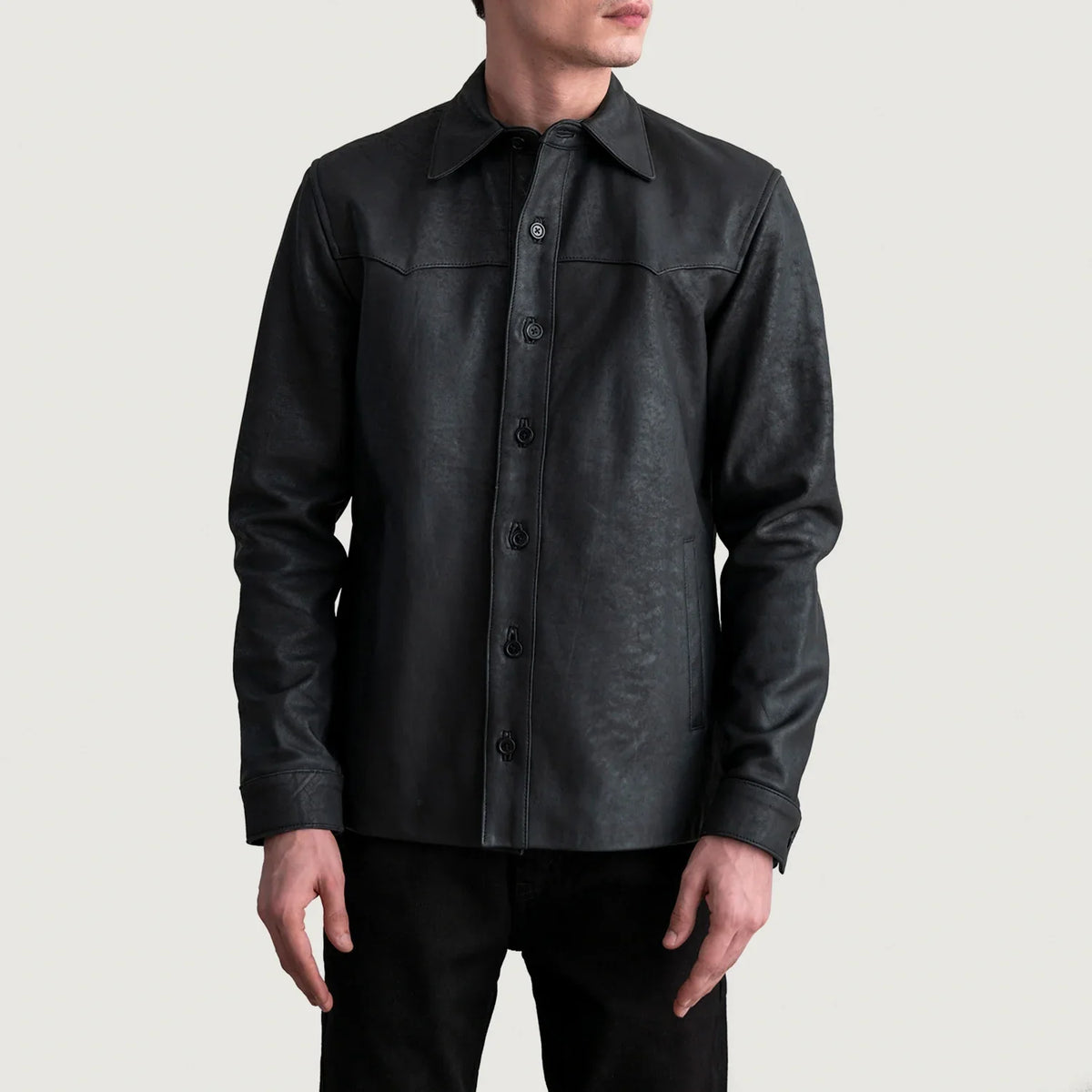 
Bronco Tumbled Черный Leather Shirt для Мужчин - Вид сбоку, демонстрирующий эргономичный крой рукава