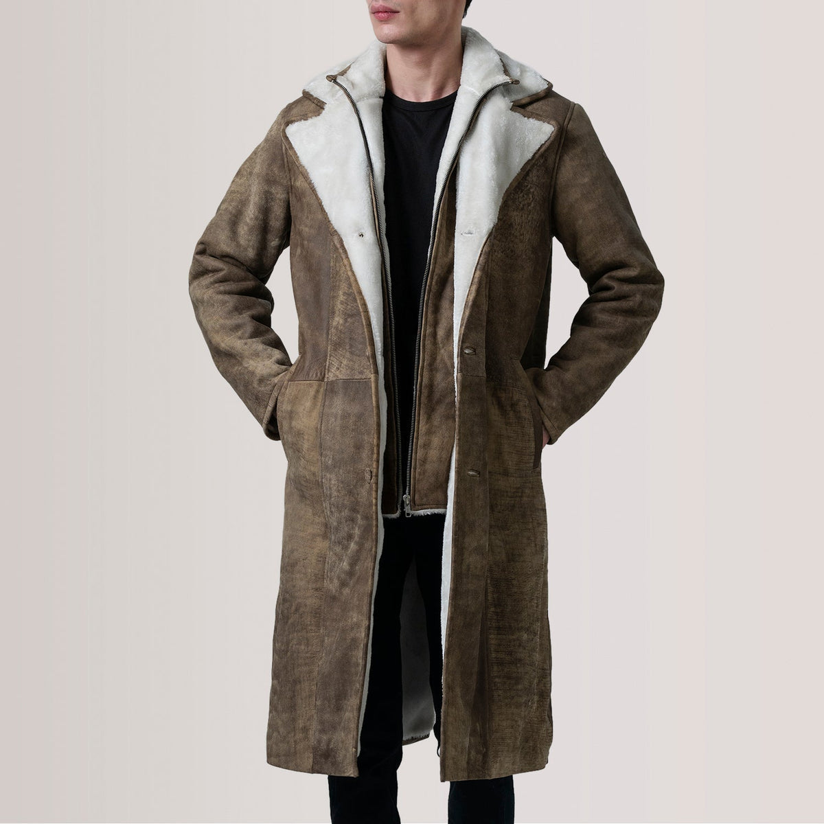 
Cai Distressed Коричневый Leather Shearling Кожаное пальто для Мужчин - Вид спереди и приталенный силуэт | Купить в официальном онлайн-магазине
