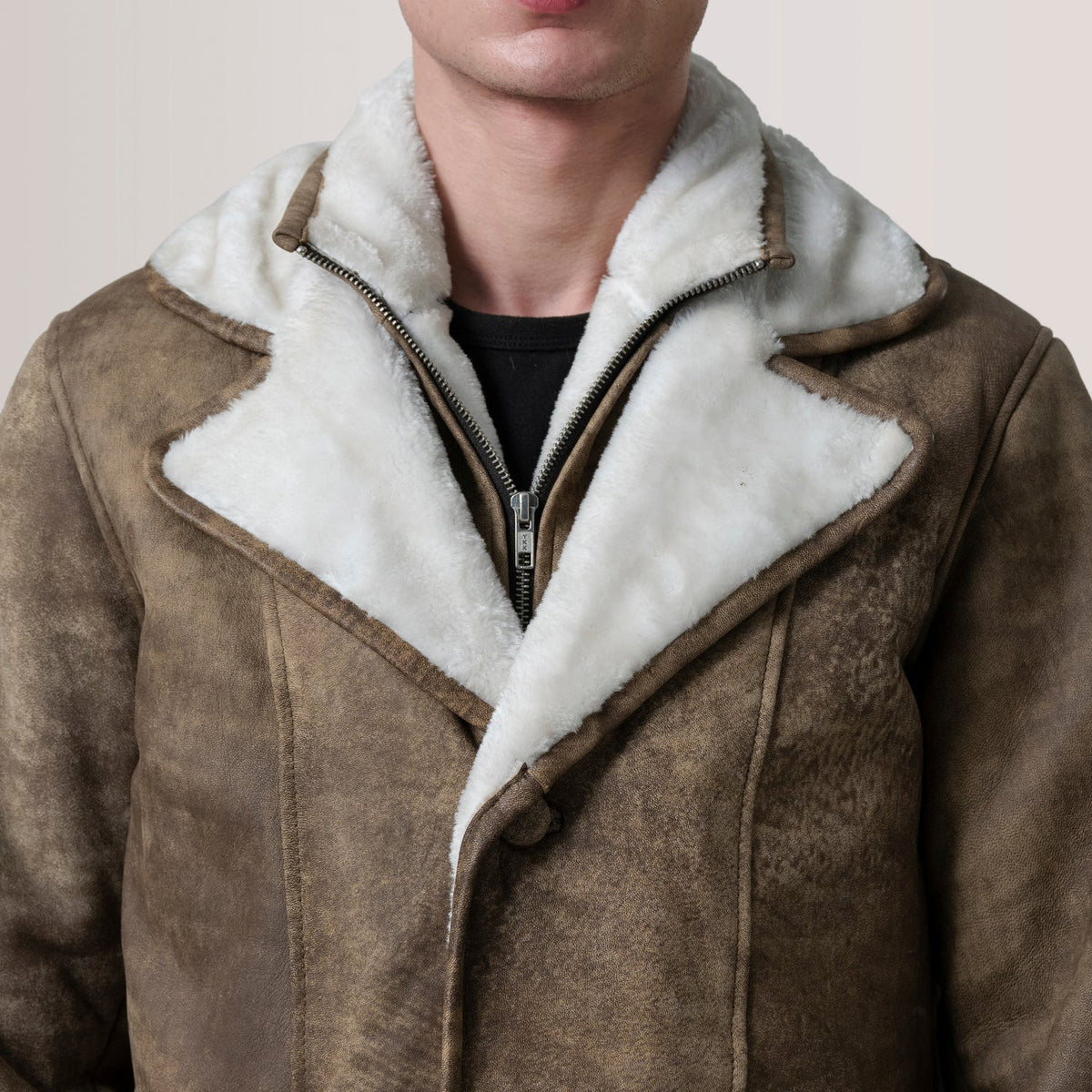 
Вид подкладки Showing Fully Faux Fur Lined & Два функциональных внутренних кармана