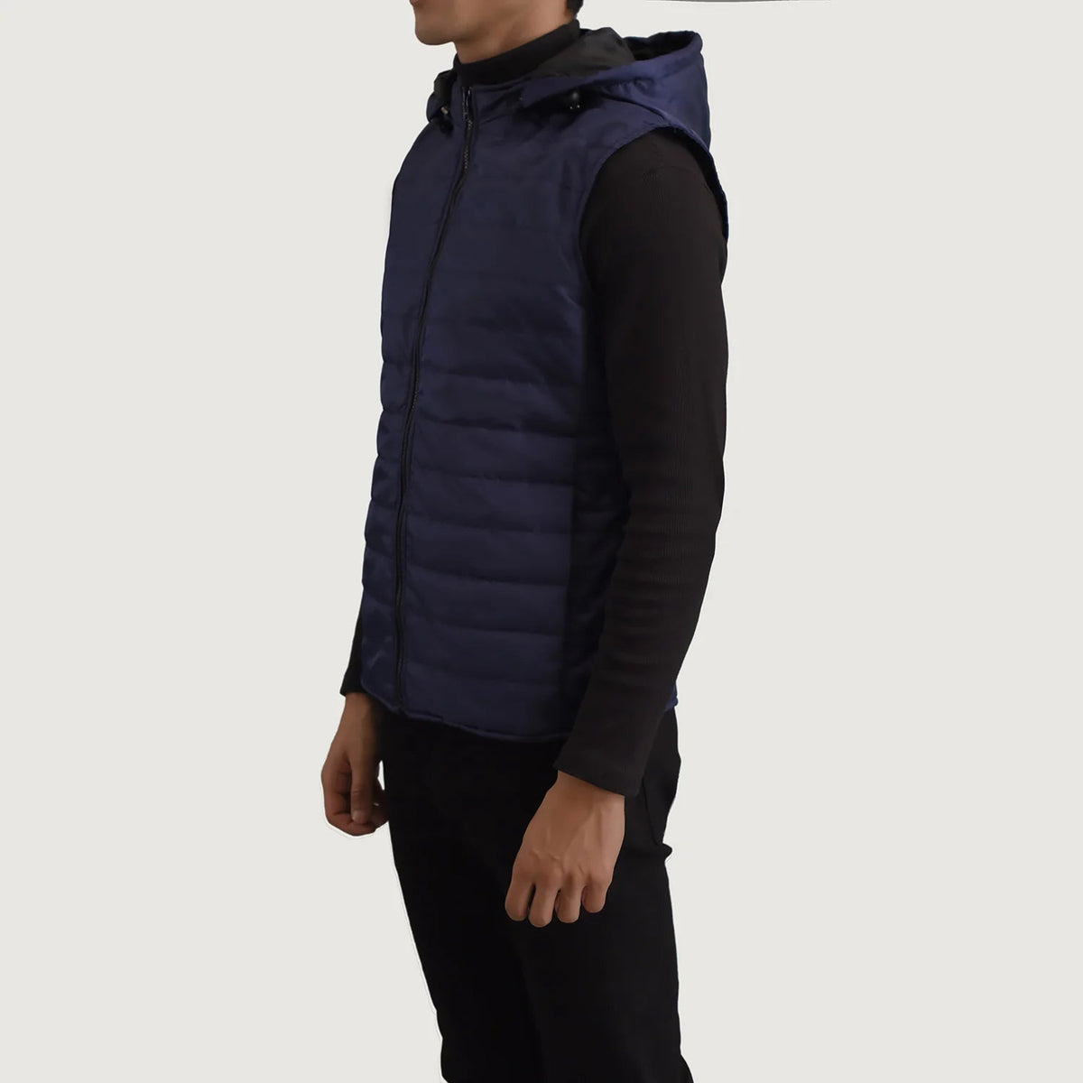 
Blue Full-Grain leather Vest - Вид сзади, подчеркивающий посадку по плечам и ровный край