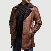
Distressed Brown Sheepskin Burnishing Winter Jacket - Вид сзади, подчеркивающий посадку по плечам и ровный край