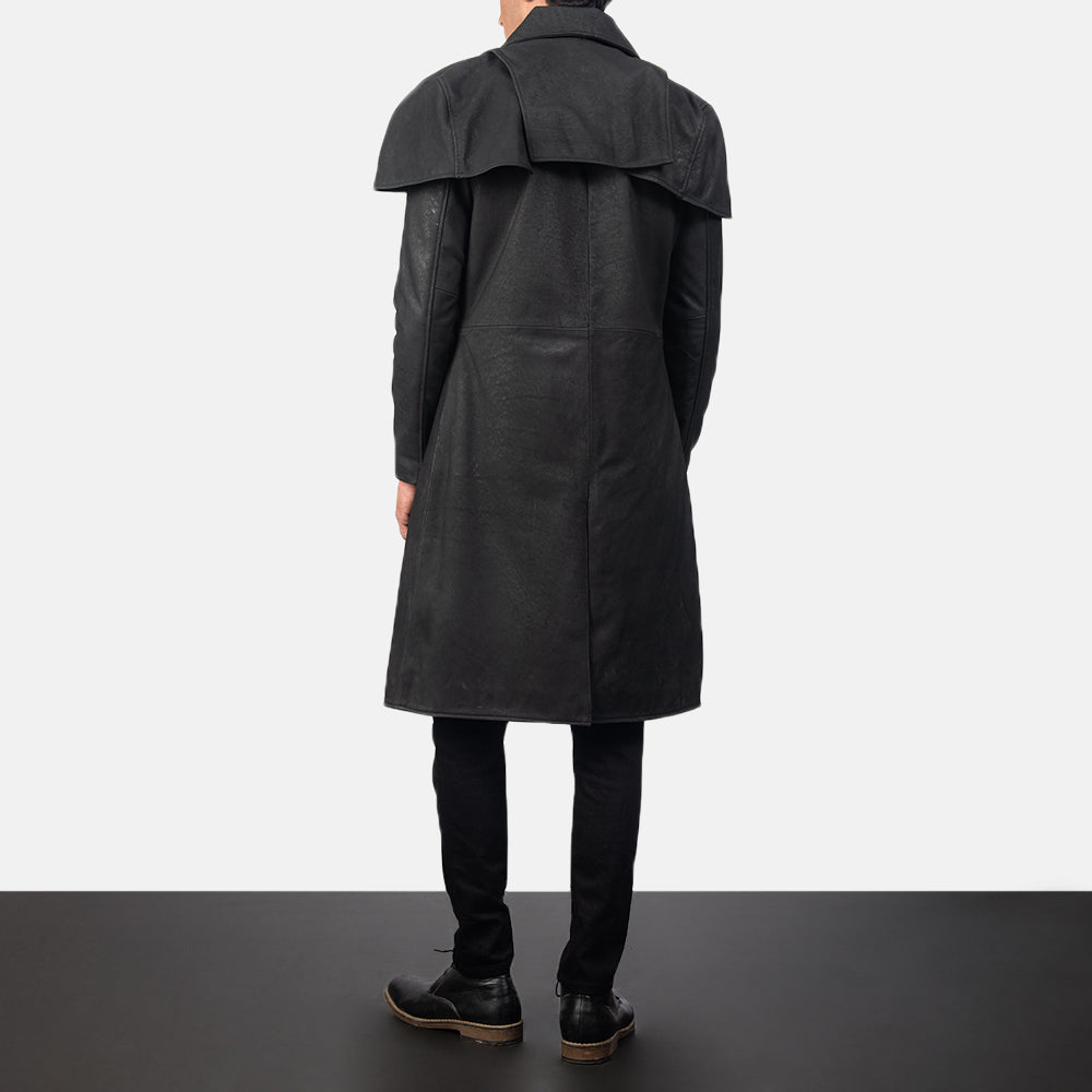 
Classic Distressed Черный Leather Duster для Мужчин - Вид сбоку, демонстрирующий эргономичный крой рукава
