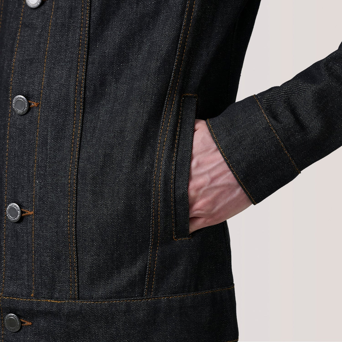 
Вид подкладки Showing Quilted Viscose Lining & Два функциональных внутренних кармана