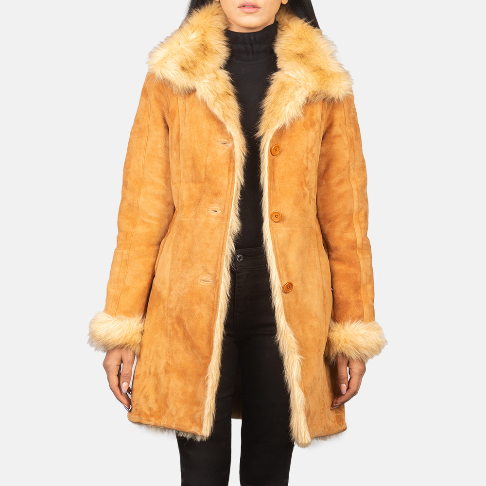 
Erica Beige Leather Coat in Distressed Beige Goatskin Suede - Вид спереди и приталенный силуэт | Купить в официальном онлайн-магазине