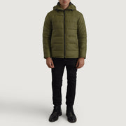 
Erico Оливковый Hooded Puffer Кожаная куртка для Мужчин - Вид сбоку, демонстрирующий эргономичный крой рукава