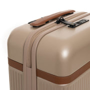 
Как выглядит на человеке:  Hand Luggage Suitcase Zuna для Женщин для Женщин на модели — естественные складки при дневном свете
