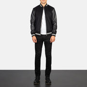 
Крупный план деталей of Knit Rib & zipper Hardware on Harrison Черный Hybrid Varsity Кожаная куртка для Мужчин