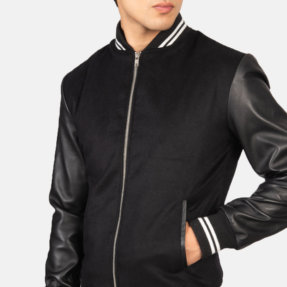 
Вид подкладки Showing Quilted Polyester Lining & Два функциональных внутренних кармана