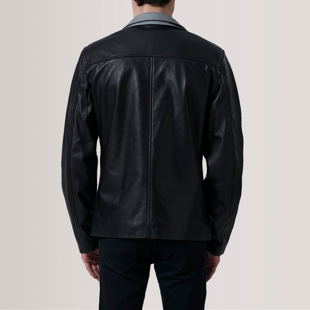 
Крупный план деталей of Band Collar with Snap Button & Zipper with placket Hardware on Henrik Grey Suede Cafe Racer For Men
