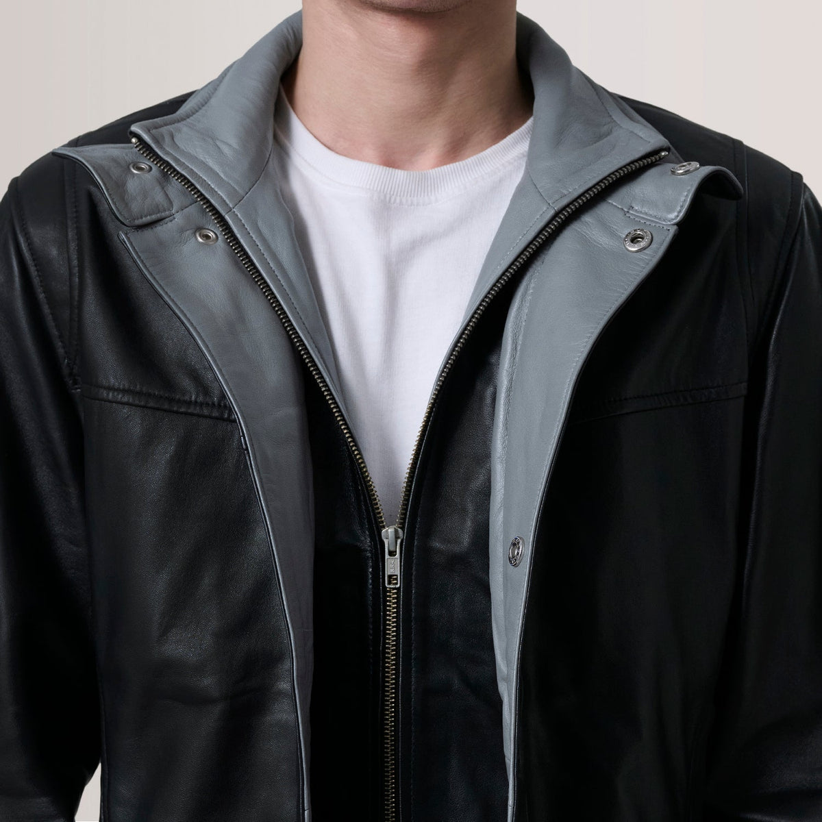 
Вид подкладки Showing Quilted Polyester Lining & Два функциональных внутренних кармана
