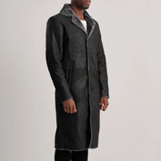
Distressed Black Sheepskin Snuffed Aviator Jacket - Вид сзади, подчеркивающий посадку по плечам и ровный край