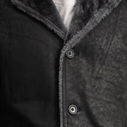 
Крупный план деталей of Notch & Button Hardware on Kolby Distressed Black Shearling Long Coat