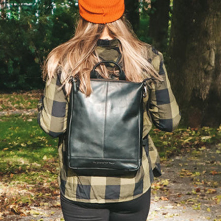 Saar Full-Grain Leather Backpack женская