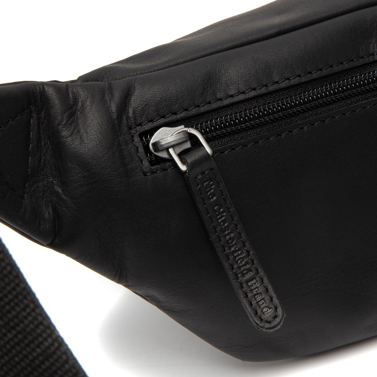 
Solid Antique Brass Hardware & Heavy-Duty Dual Zipper Detail on Brana Кожаная поясная сумка