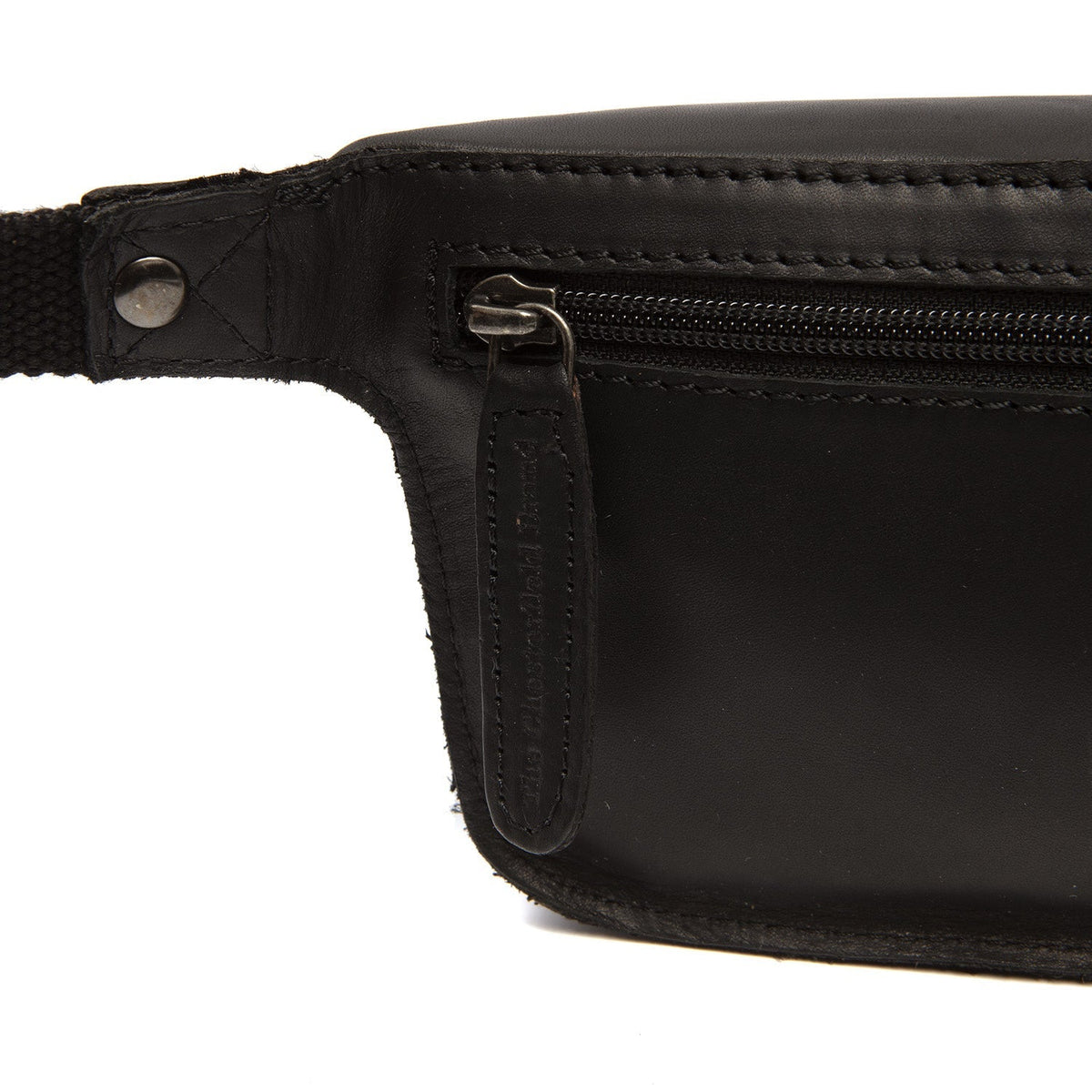 
Solid Antique Brass Hardware & Heavy-Duty Dual Zipper Detail on Toronto Кожаная поясная сумка