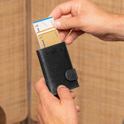 
Classic 100% Full-Grain Leather Card Holder - Вид сзади с усиленными кожаными ремнями и прострочкой