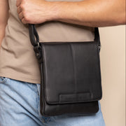 
Classic 100% Full-Grain leather Bag - Вид сзади с усиленными кожаными ремнями и прострочкой