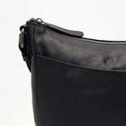 
Classic 100% Full-Grain leather Bag - Вид сзади с усиленными кожаными ремнями и прострочкой