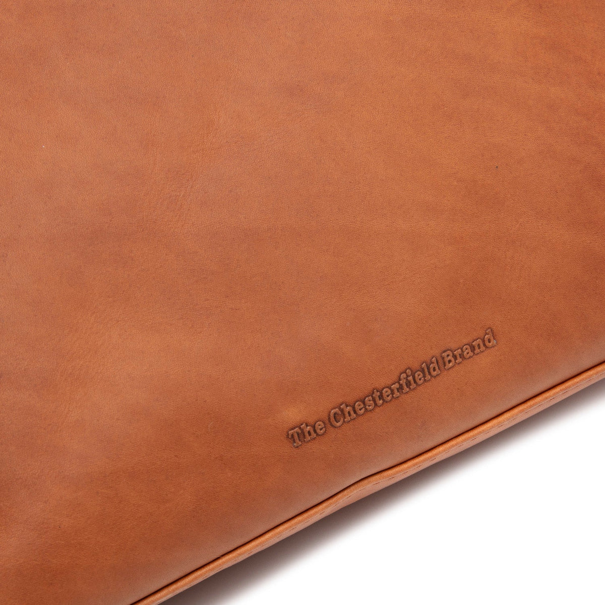 
Classic 100% Full-Grain leather Goods - Вид сзади, подчеркивающий посадку по плечам и ровный край