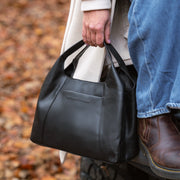 
Classic 100% Full-Grain leather Goods - Вид сзади, подчеркивающий посадку по плечам и ровный край