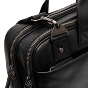 
Solid Antique Brass Hardware & Heavy-Duty Dual Zipper Detail on Iseo Кожаная сумка для ноутбука