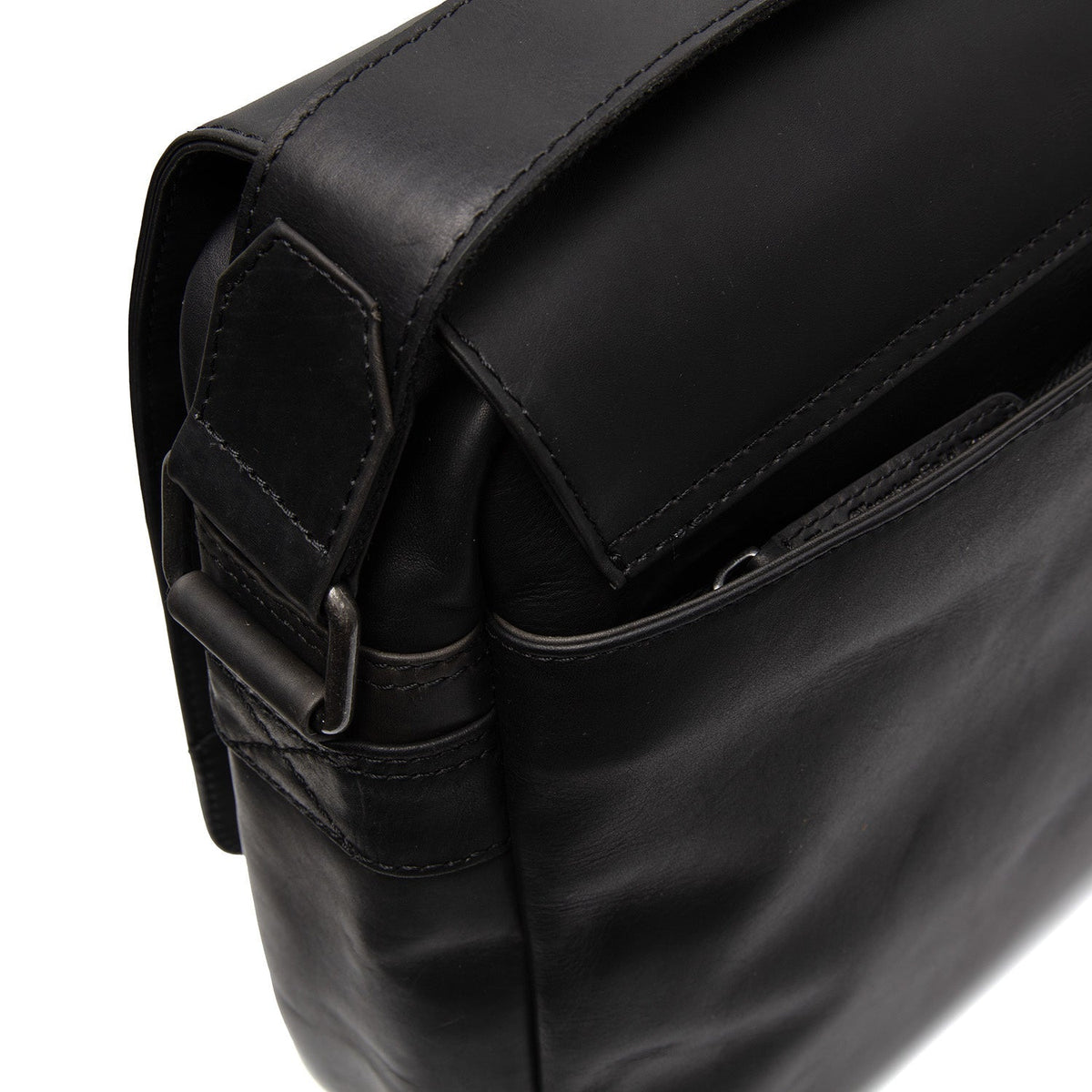 
Solid Antique Brass Hardware & Heavy-Duty Dual Zipper Detail on Richard Кожаная сумка для ноутбука