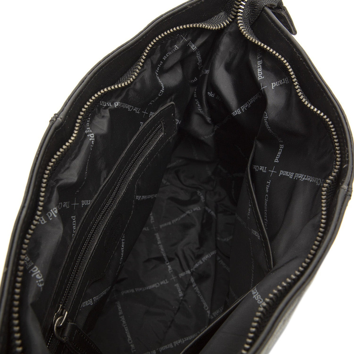 
Solid Antique Brass Hardware & Heavy-Duty Dual Zipper Detail on Amelia Кожаная сумка через плечо