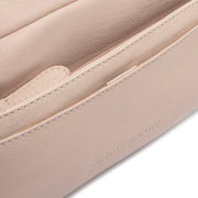 
Solid Antique Brass Hardware & Heavy-Duty Dual Zipper Detail on Liora Кожаная сумка через плечо