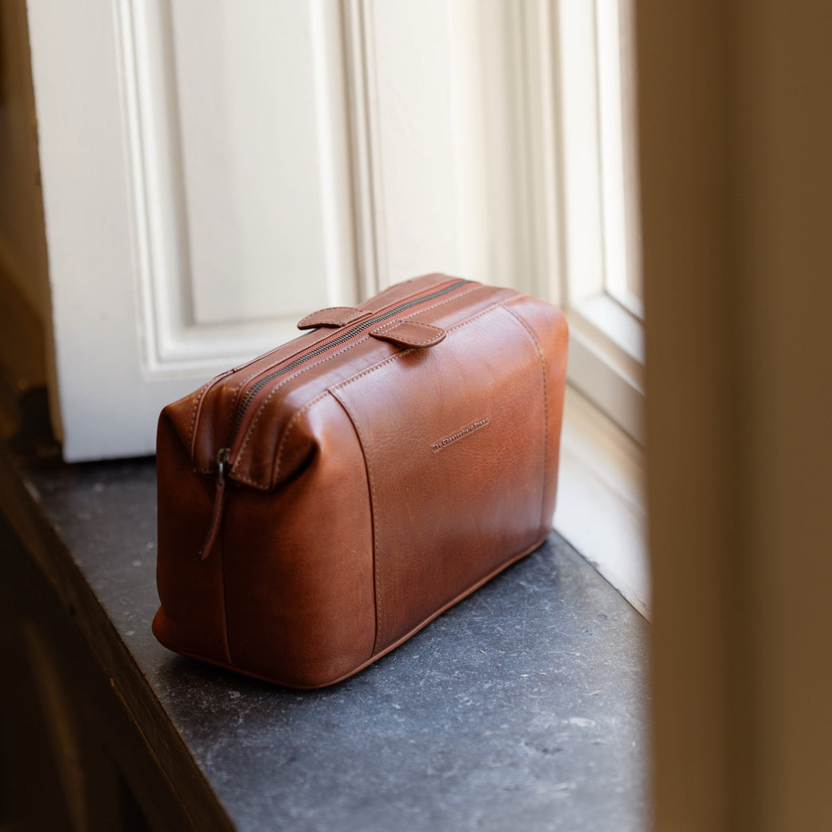 Biassa Full-Grain Leather Toiletry Bag – alternate product view 2