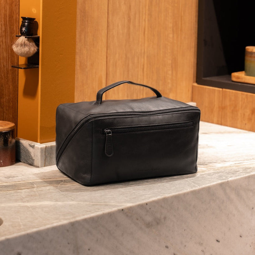 Trevia Full-Grain Leather Toiletry Bag женская