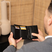 Leroy Цельнозерновая кожа Wallet - Structured Side Profile Showing Gusset Depth &amp; Expansion Capacity