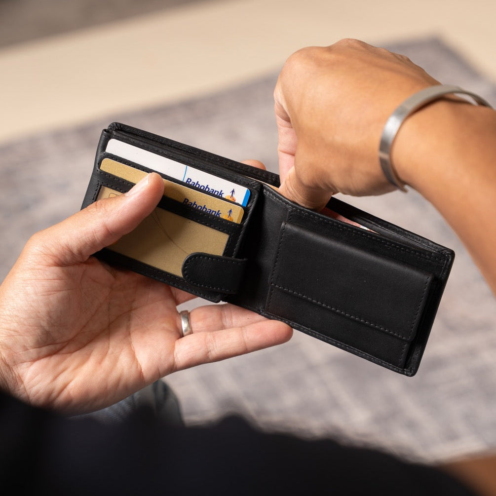 Marvin Full-Grain Leather Wallet - Structured Side Profile Showing Gusset Depth &amp; Expansion Capacity